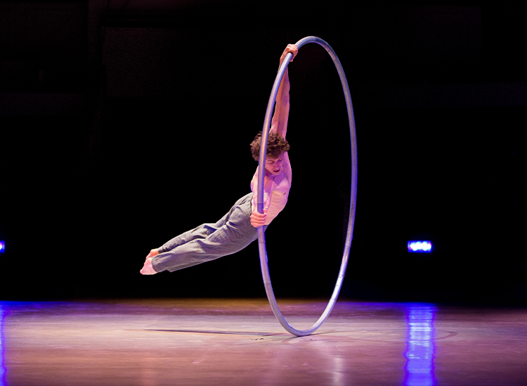 Théo Touvet – © CNAC Patricia Hardy LIGHT