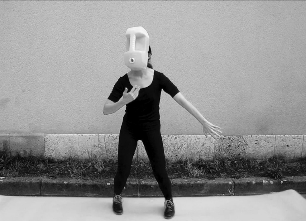 Objet de danse #1 Eloise Deschemin et le bauhaus Objet de danse #1 Eloise Deschemin et le bauhaus